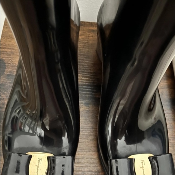 SALVATORE FERRAGAMO rain boots 8M - Picture 2 of 8